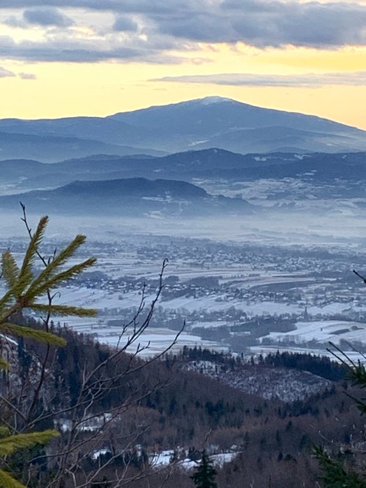 Jej Wysokość Babia Góra, widok z podejścia na Skrzyczne zielonym szlakiem
