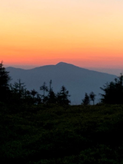 Wschód słońca znad Babiej Góry, oglądany z szczytu Pilsko