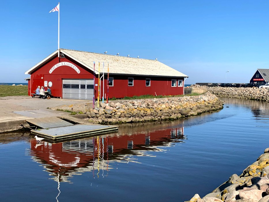 Klub kajakowy u ujścia rzeki Sæby Å do morza