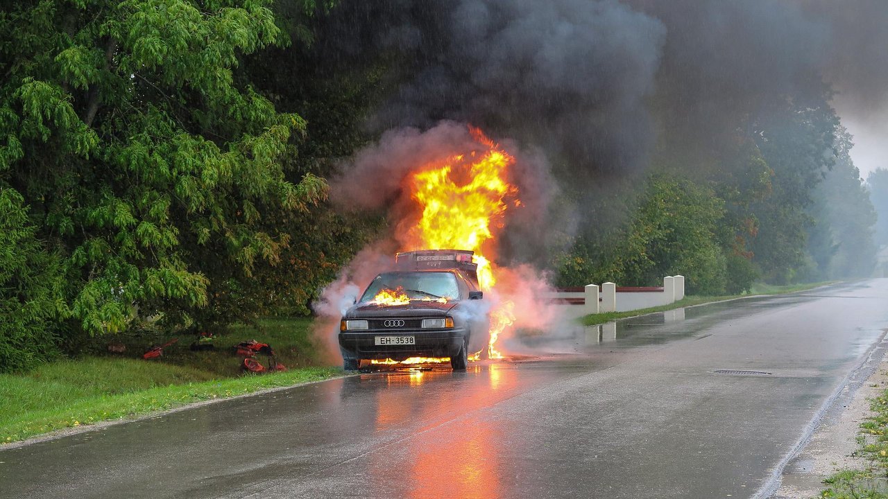 car-accident-g3e79932b7_1920.jpg