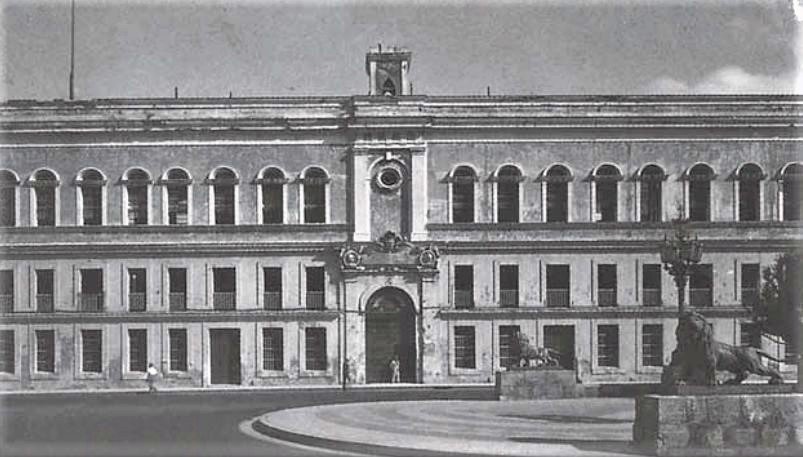 2a Carcel-de-Tacon-fachada-al-Paseo-del-Prado-se-observan-los-leones-en-primera-plana..jpg