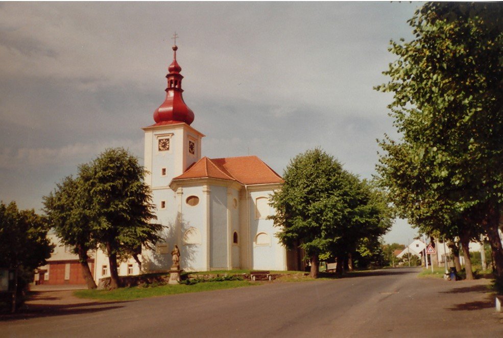 Mirošov - kostel.jpg