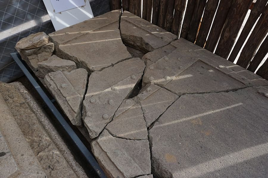 Thracian_Mound_002_s.jpg