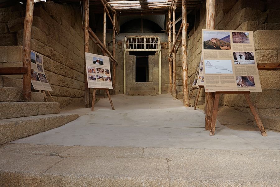 Thracian_Mound_001_s.jpg