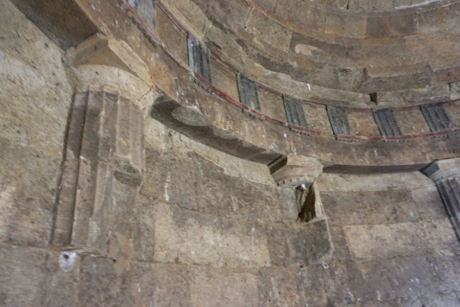 Thracian_Mound_009_s.jpg