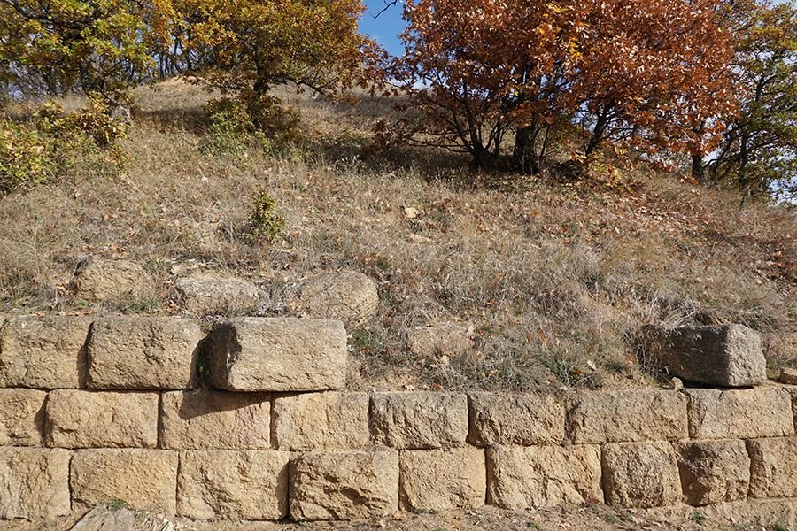 Thracian_Mound_013_s.jpg
