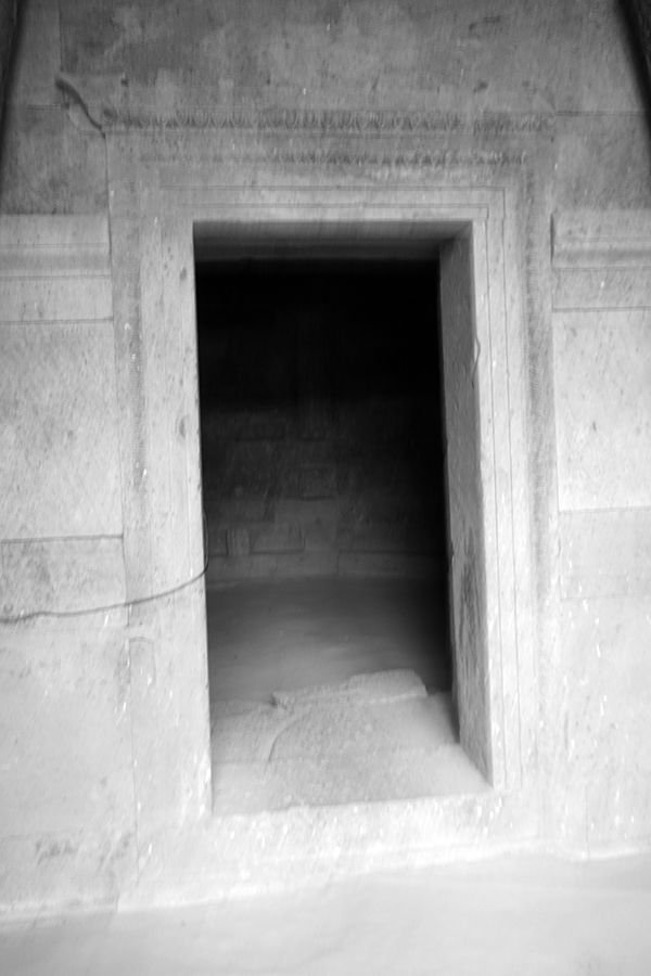 Thracian_Mound_007_s.jpg