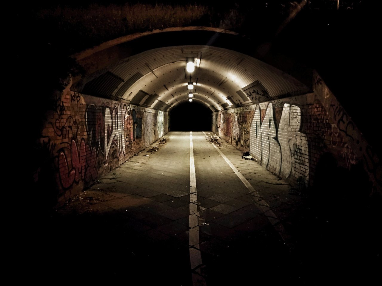 tunnel-6230561_1920.jpg