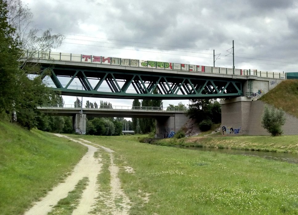 Železniční most Těšínská.jpg