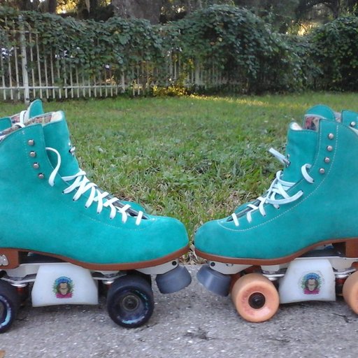 Ghostly lighting in parking garage while rollerskating!