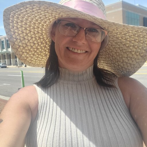 @queenbee1977